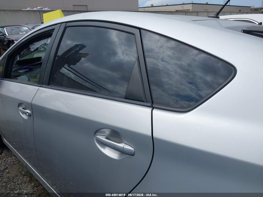 TOYOTA PRIUS - zdjęcie 14