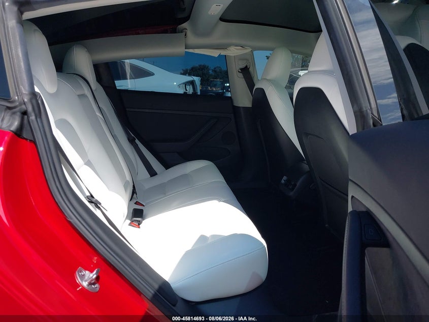 TESLA MODEL 3 - zdjęcie 8