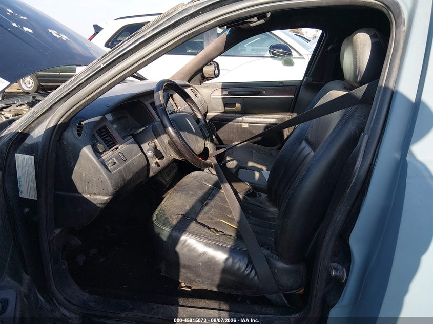 2005 LINCOLN TOWN CAR auction photo 5