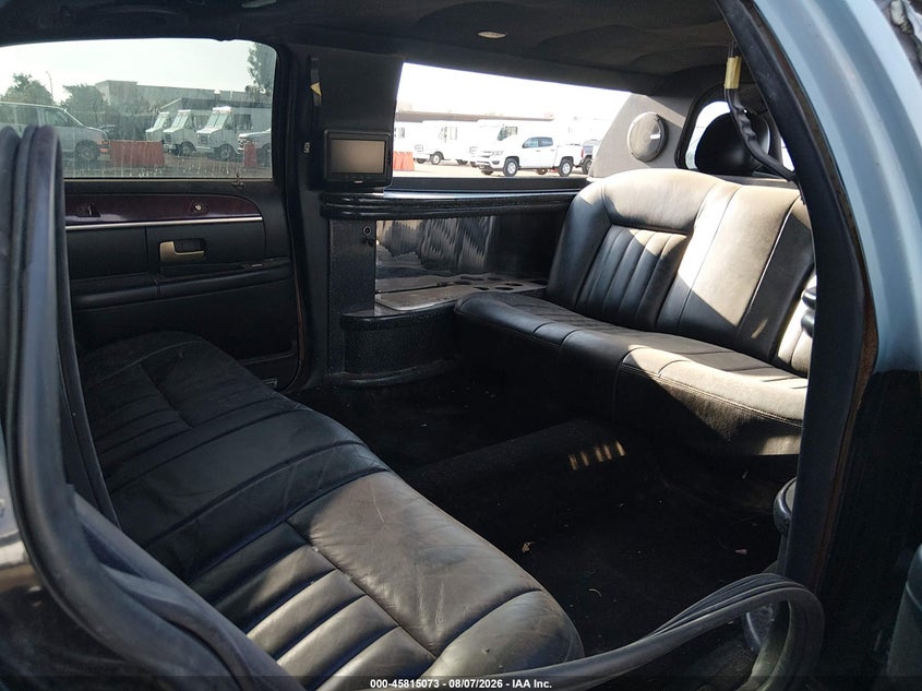 2005 LINCOLN TOWN CAR auction photo 8