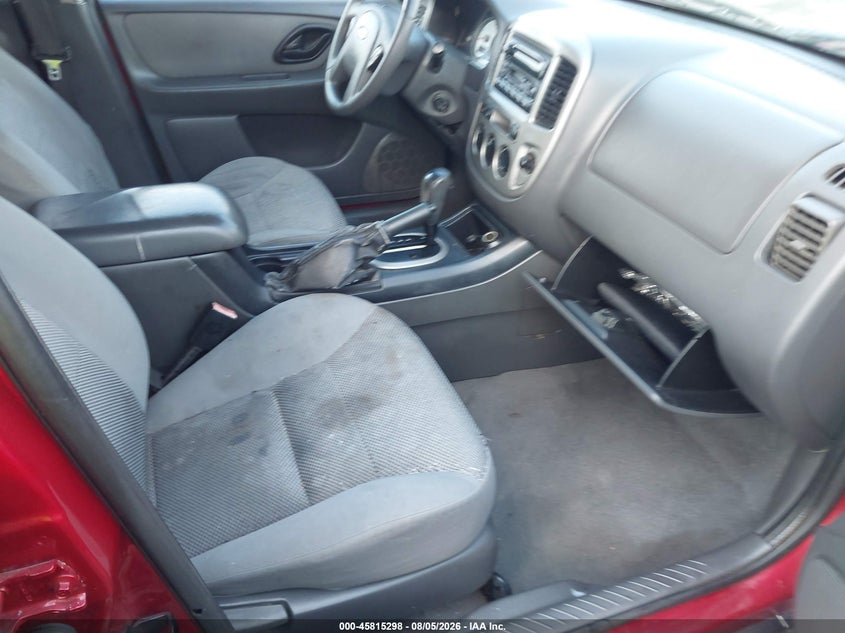 2005 FORD ESCAPE auction photo 5