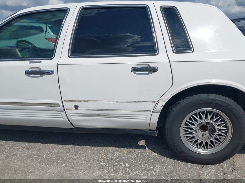 1996 LINCOLN TOWN CAR auction photo 6
