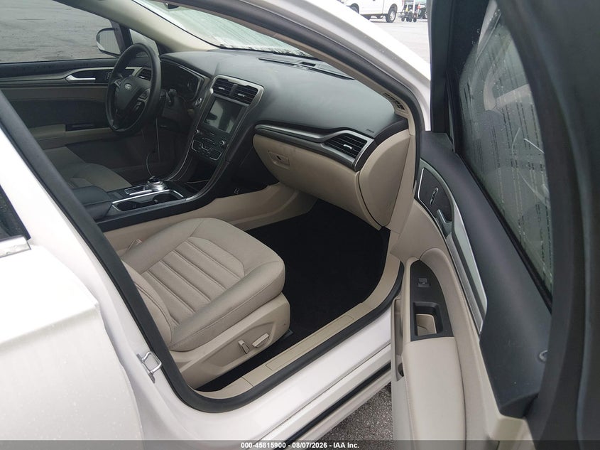 2019 FORD FUSION auction photo 5