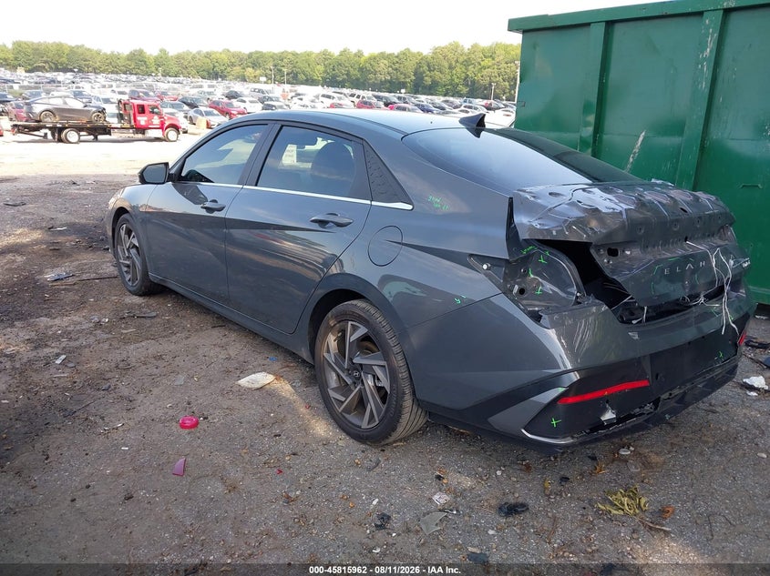 2024 HYUNDAI ELANTRA auction photo 3