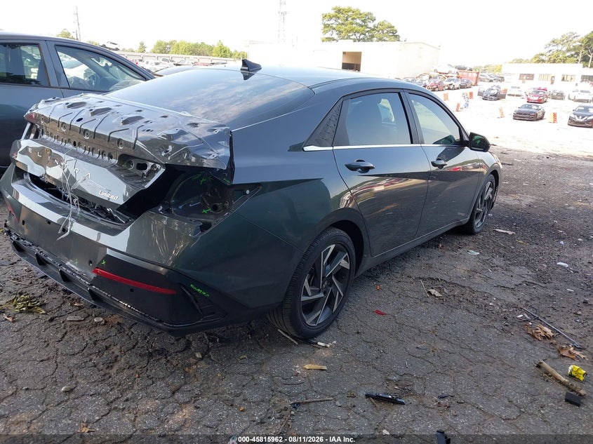 2024 HYUNDAI ELANTRA auction photo 4