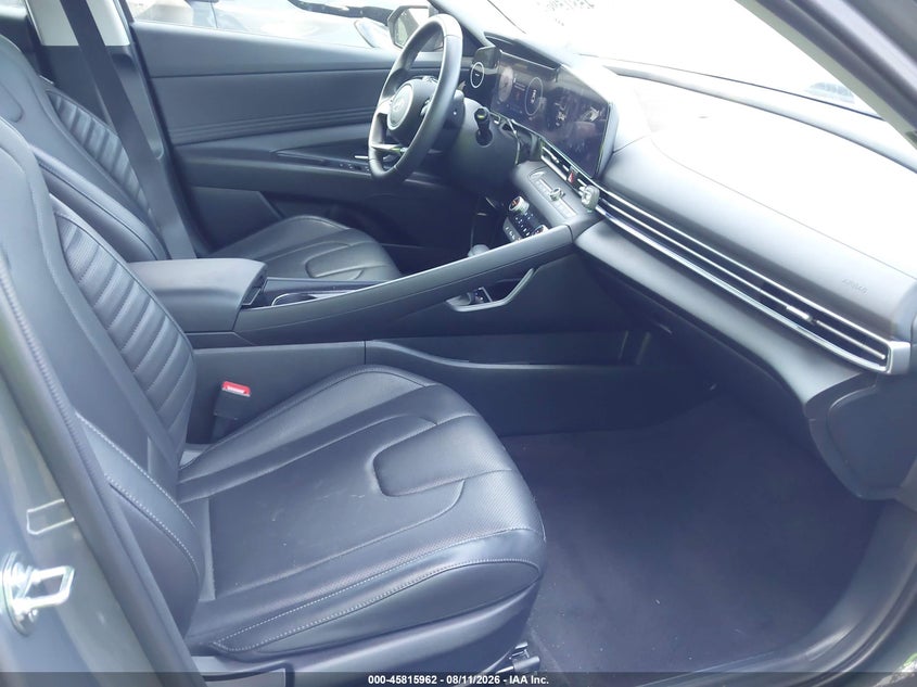 2024 HYUNDAI ELANTRA auction photo 5