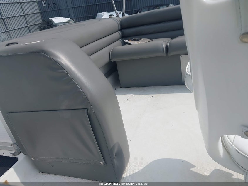 1994 HURRICANE PONTOON auction photo 8