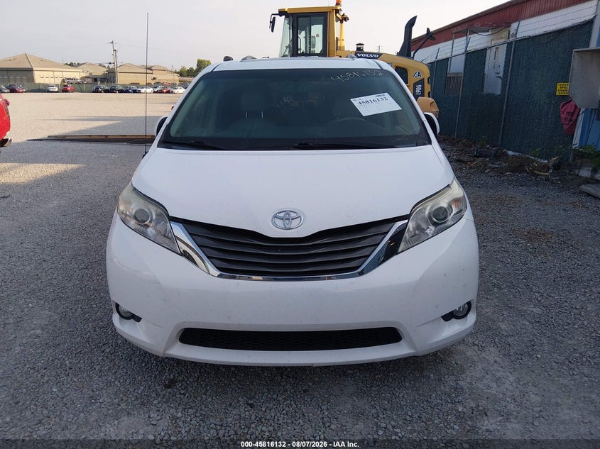 2011 TOYOTA SIENNA auction photo 6