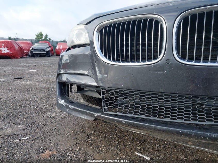 2012 BMW 740I · Фото 13