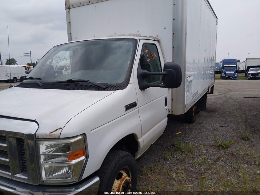 2010 FORD E-450 CUTAWAY auction photo 2
