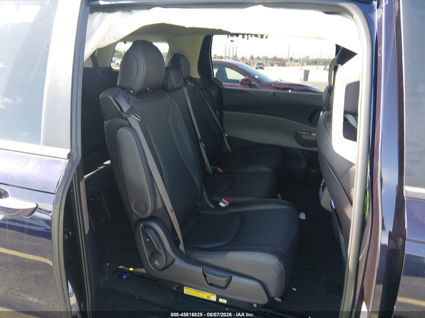 2025 KIA CARNIVAL MPV HYBRID auction photo 8