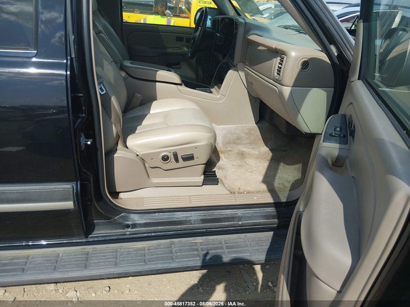 2004 CHEVROLET SUBURBAN 1500 auction photo 5