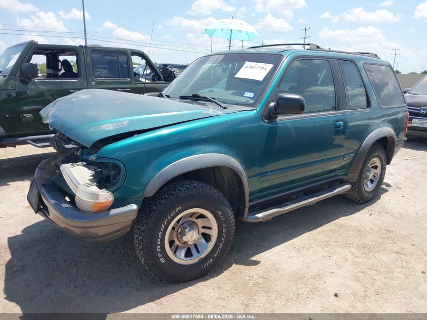 1998 Ford Explorer, Front End, IAAI, VIN 1FMYU22X1WUD27162 — photo 2