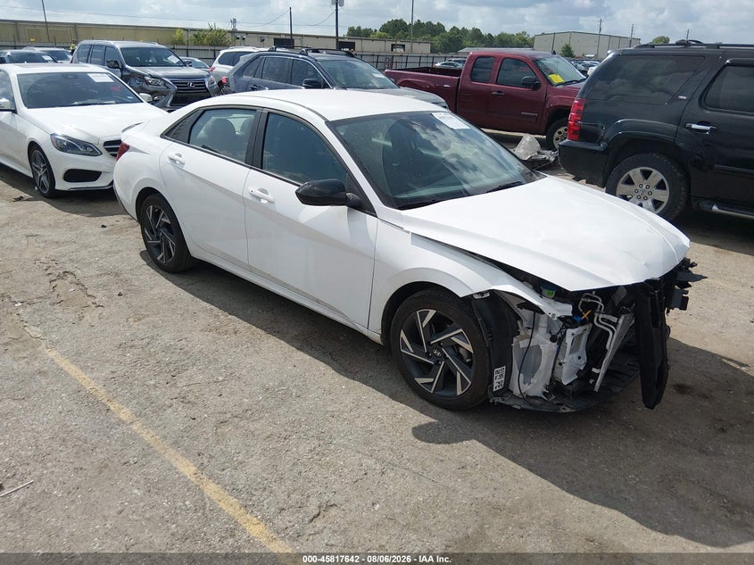 2025 HYUNDAI ELANTRA auction photo 1