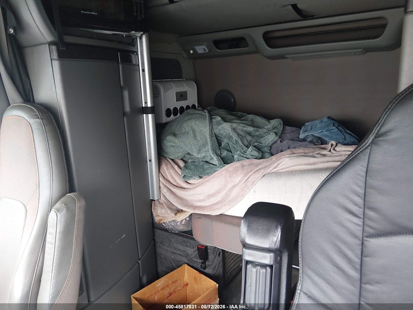 2020 VOLVO VNL auction photo 7