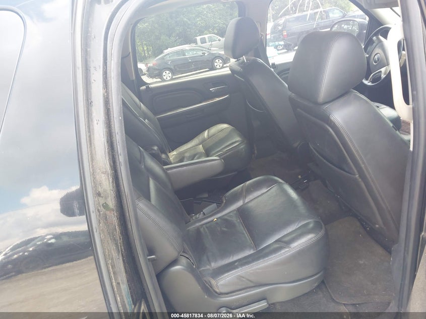 2011 GMC YUKON XL 1500 auction photo 8