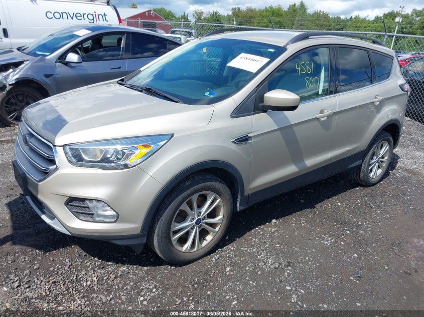 Vin: 1fmcu9gd2huc19623, lot: 46316897, ford escape se 20172