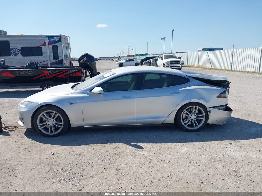 TESLA MODEL S - zdjęcie 13