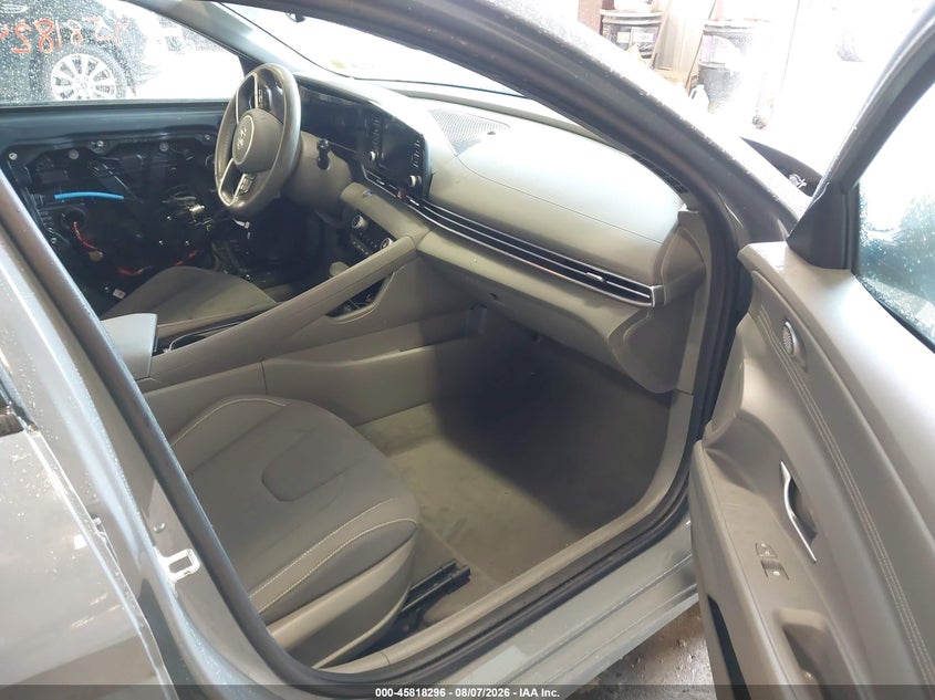 2022 HYUNDAI ELANTRA auction photo 5