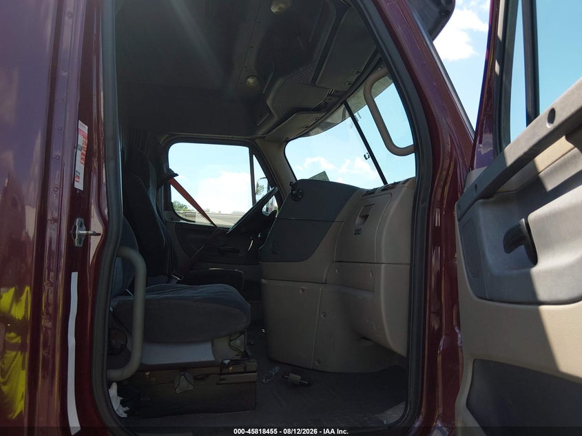 2010 FREIGHTLINER CASCADIA 125 auction photo 7