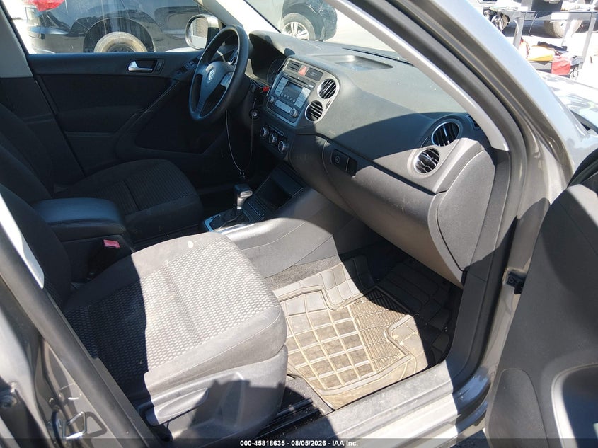 2010 VOLKSWAGEN TIGUAN auction photo 5