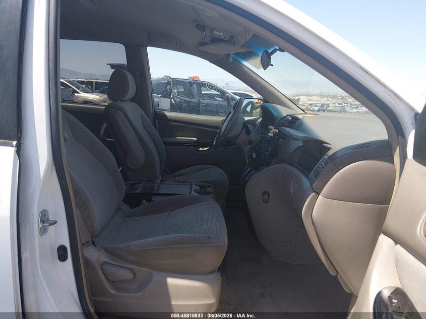 2004 TOYOTA SIENNA auction photo 5