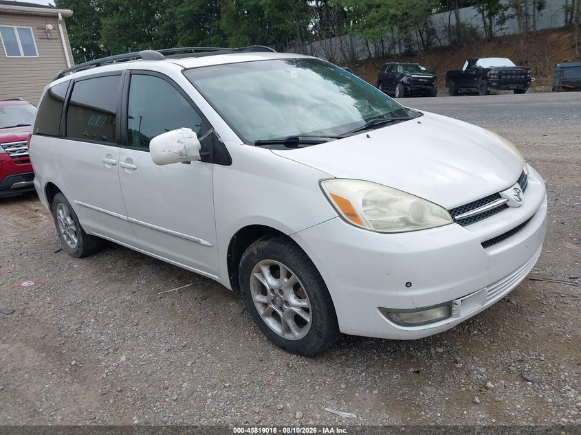 2004 TOYOTA SIENNA auction photo 1