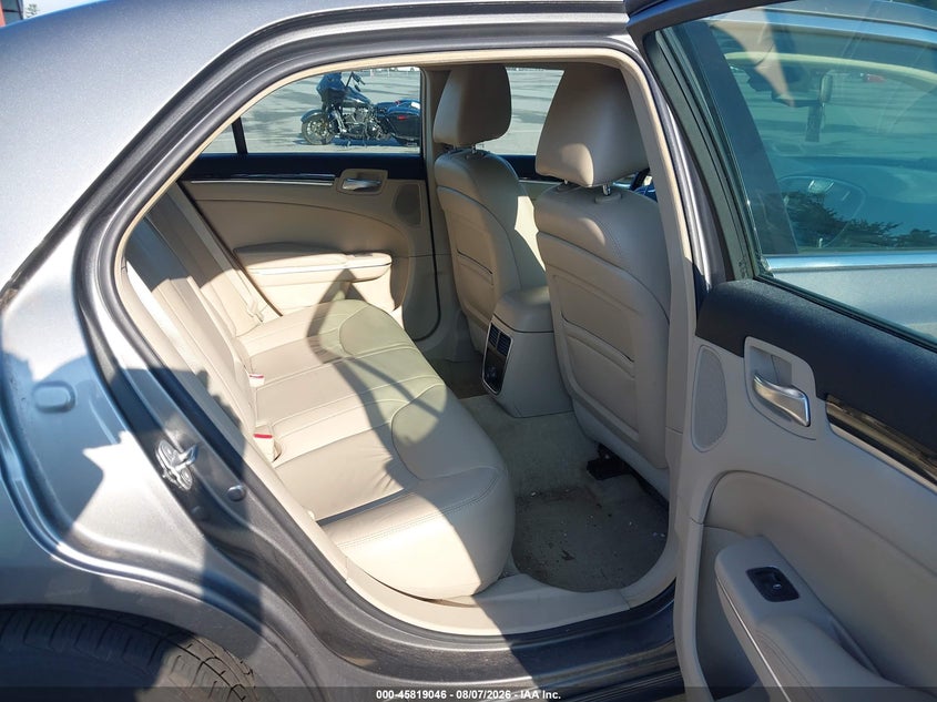 2011 CHRYSLER 300 auction photo 8