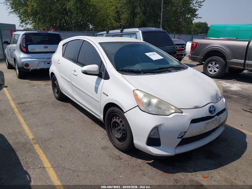 Vin: jtdkdtb33d1532140, lot: 46317933, toyota prius c two 2013 img_1