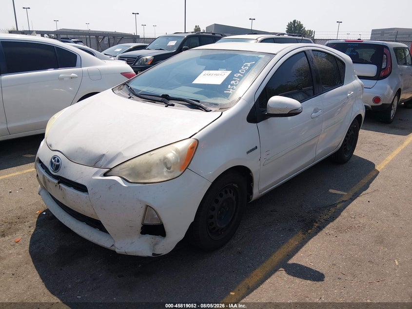 Vin: jtdkdtb33d1532140, lot: 46317933, toyota prius c two 20132