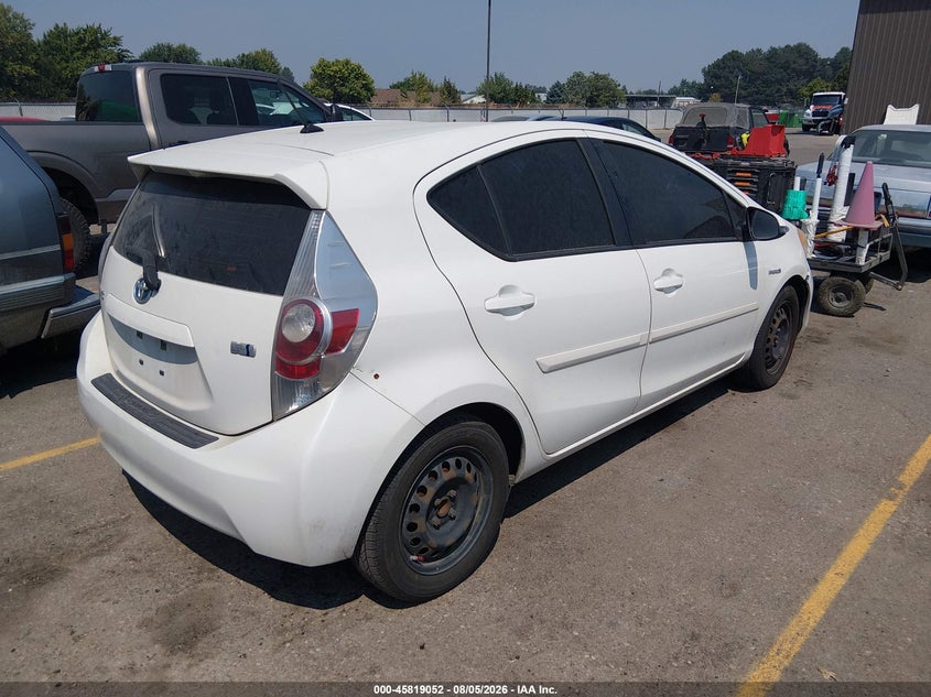 Vin: jtdkdtb33d1532140, lot: 46317933, toyota prius c two 20134
