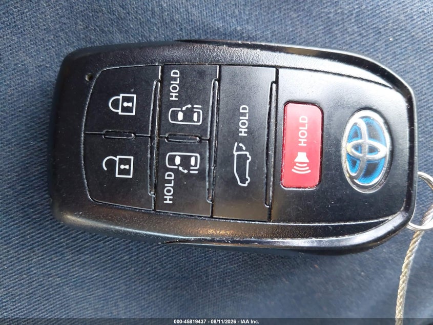 TOYOTA SIENNA - zdjęcie 11