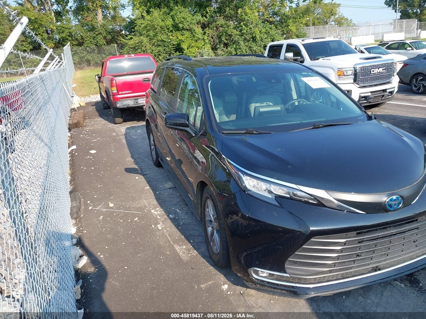 TOYOTA SIENNA - zdjęcie 13