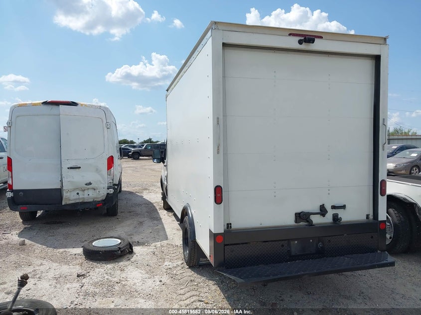 2022 FORD TRANSIT-350 CUTAWAY auction photo 3