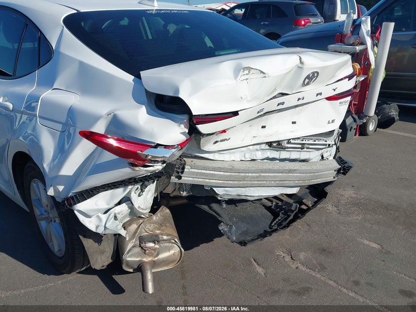 TOYOTA CAMRY - zdjęcie 17