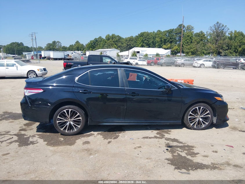 TOYOTA CAMRY - zdjęcie 14