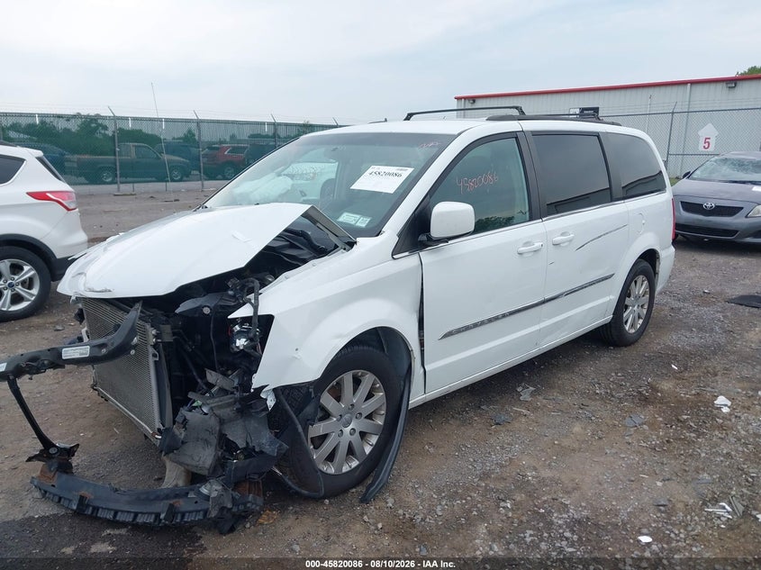 2015 CHRYSLER TOWN & COUNTRY auction photo 2