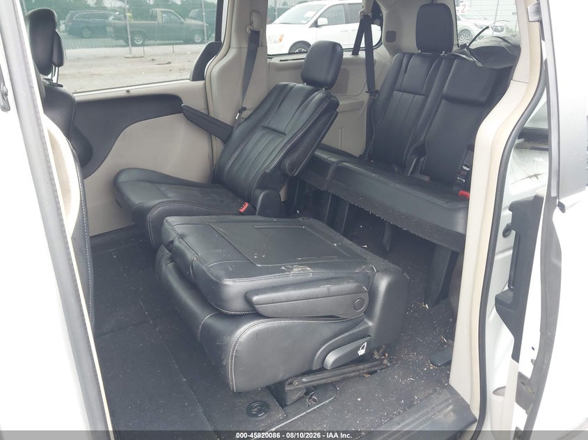 2015 CHRYSLER TOWN & COUNTRY auction photo 8