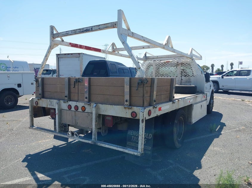 2009 FORD F-350 CHASSIS auction photo 4