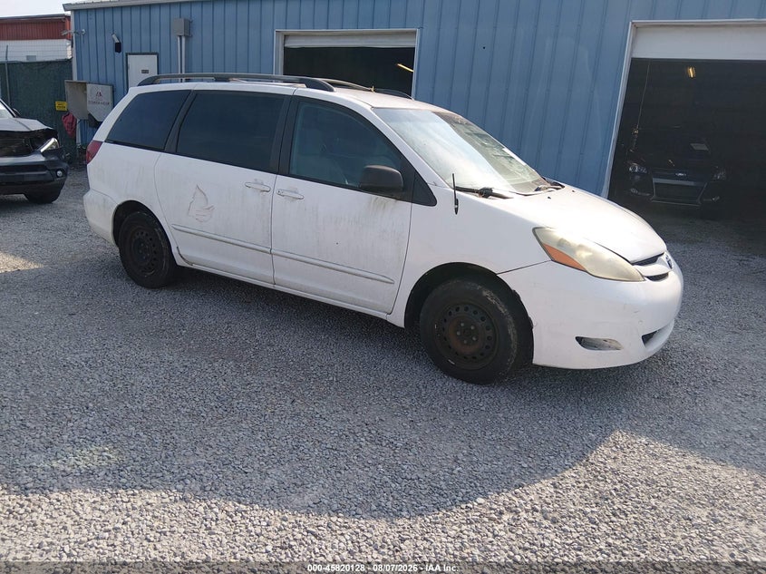 2005 TOYOTA SIENNA auction photo 1