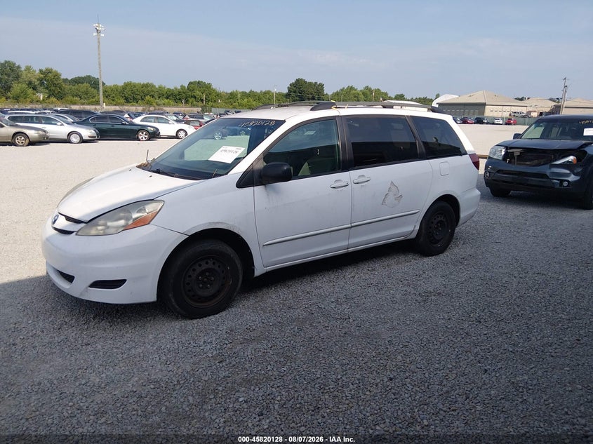 2005 TOYOTA SIENNA auction photo 2