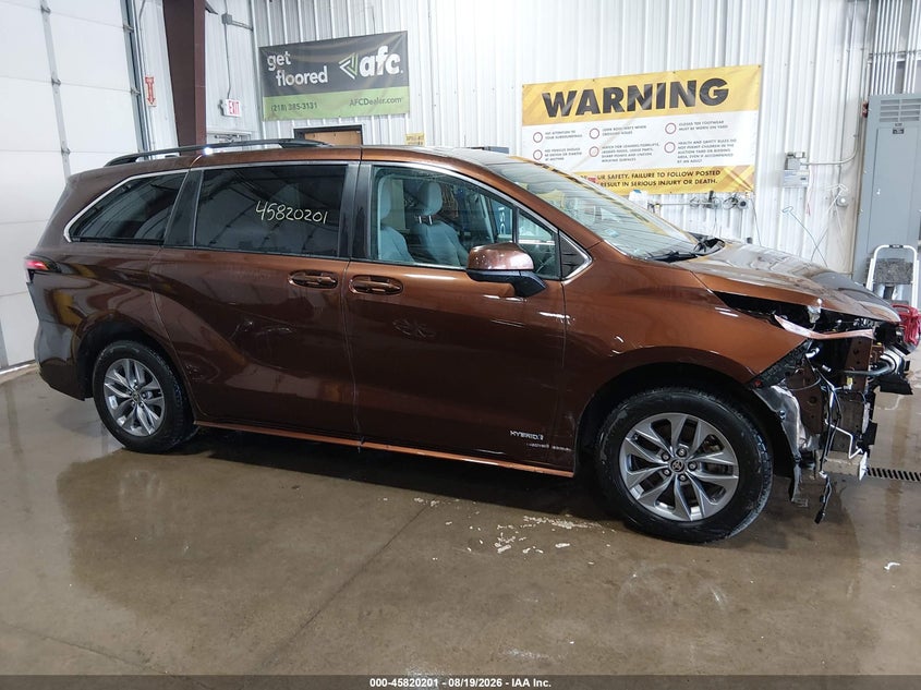 TOYOTA SIENNA - zdjęcie 14
