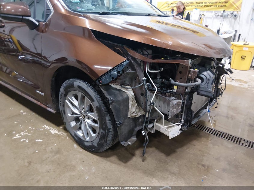 TOYOTA SIENNA - zdjęcie 20