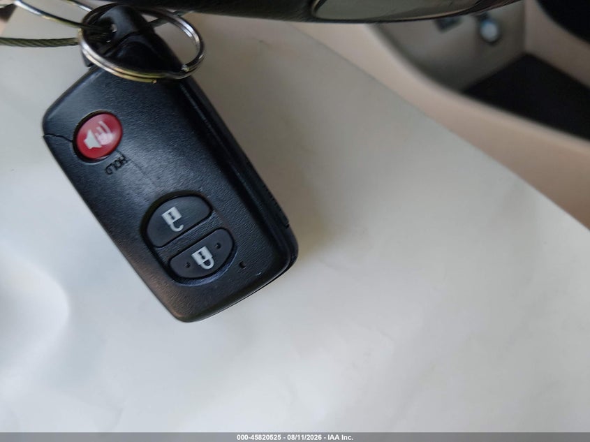 TOYOTA PRIUS - zdjęcie 11