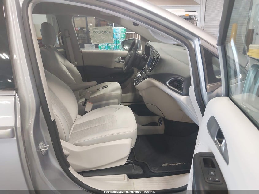 2017 CHRYSLER PACIFICA HYBRID auction photo 5