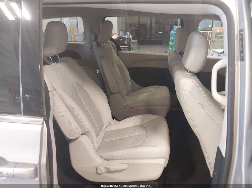 2017 CHRYSLER PACIFICA HYBRID auction photo 8