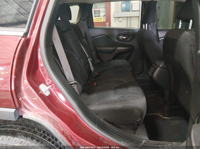 2019 JEEP CHEROKEE auction photo 8