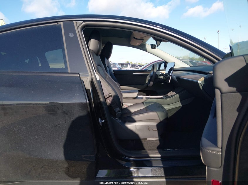 2024 Tesla Model Y(VIN: 7SAYGDED3RF048448