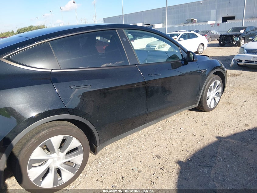 2024 Tesla Model Y(VIN: 7SAYGDED3RF048448