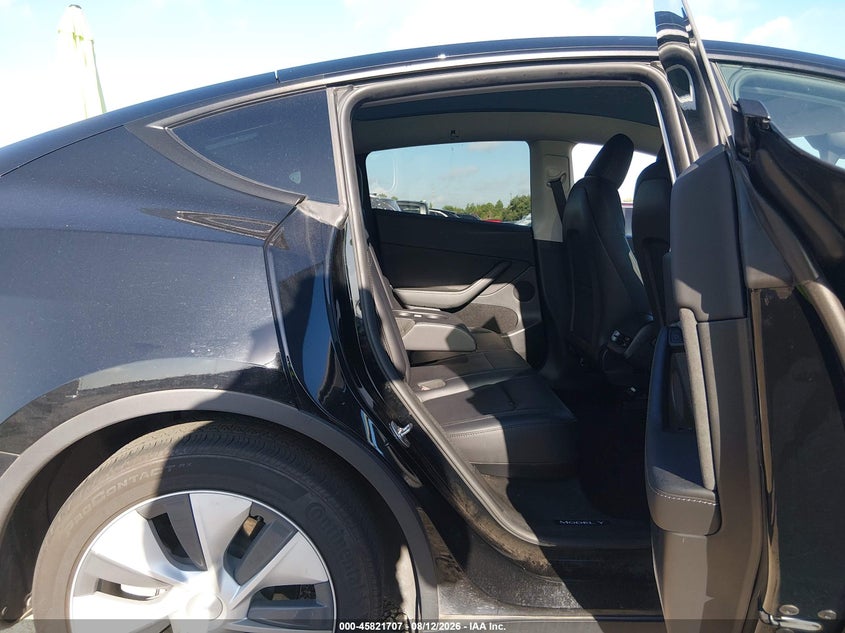 2024 Tesla Model Y(VIN: 7SAYGDED3RF048448